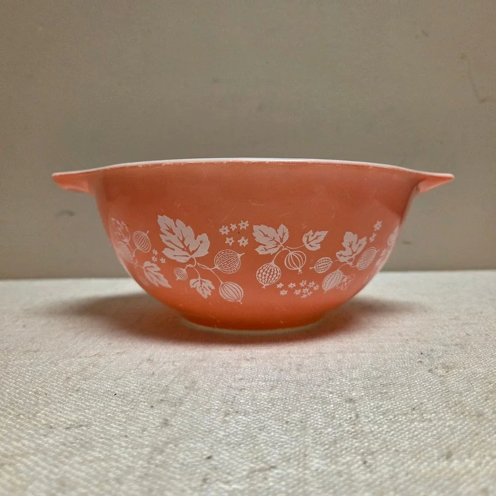 Vintage Pyrex Gooseberry Pink Cinderella Mixing Bowl 441 1.5 Pint Milk Glass